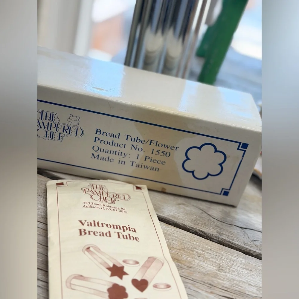 The Pampered Chef Bread Tube. Flower Shape | Metal | With Box & Instructions GUC